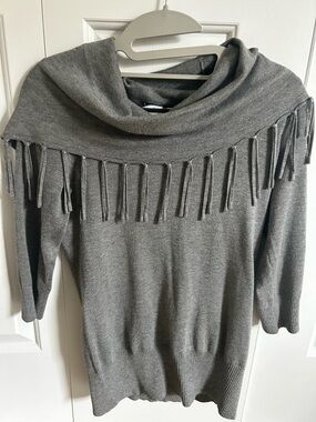 Kim Rogers Gray Off-Shoulder Fringe Sweater